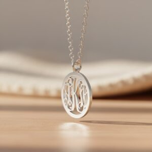 Names4ever Extra-Small Monogram Hanger + Ketting ZMH016 close up