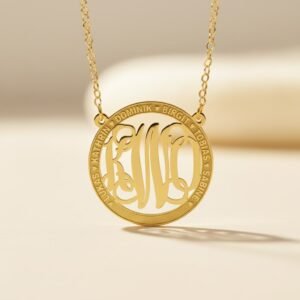 Names4ever Medium Monogram Hanger met Namen + Ketting GMH022 hangend