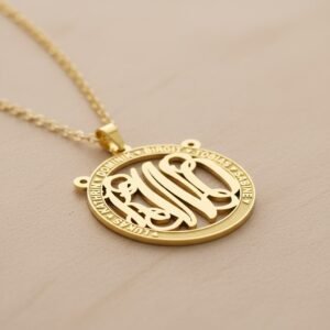 Names4ever Medium Monogram Hanger met Namen + Ketting GMH022 liggend