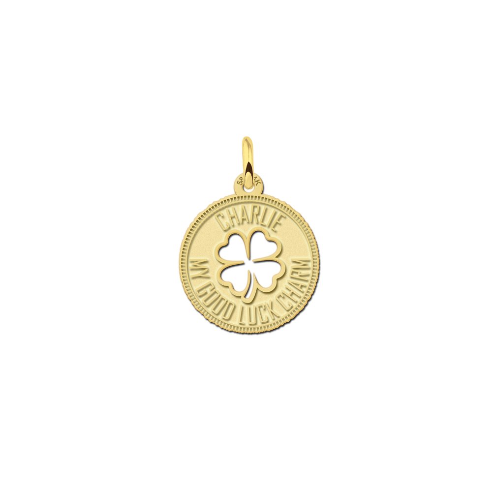 Names4ever Ronde Gouden Graveerhanger met Opengewerkt Klavertjevier GMNH015