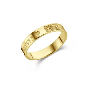 Gouden ring met naam en vingerafdruk van Names4ever