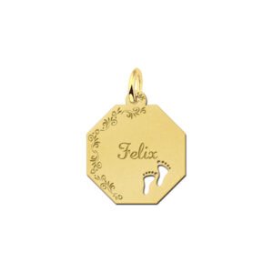 Graveerplaat van goud met je naam en voetjes - Names4ever