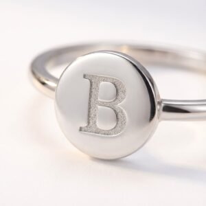 Disc Zilveren Ring met Initiaal Names4ever liggend
