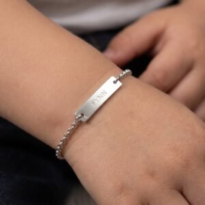 Names4ever Zilveren Baby Armbandje met Naamplaatje model