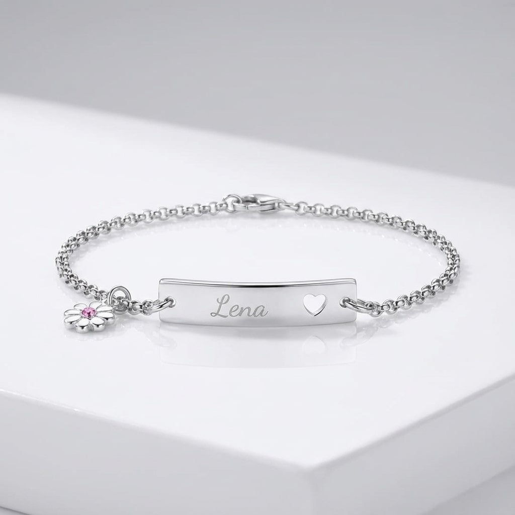 Names4ever Zilveren Baby Armbandje met Naamplaatje en Bloemetje wit