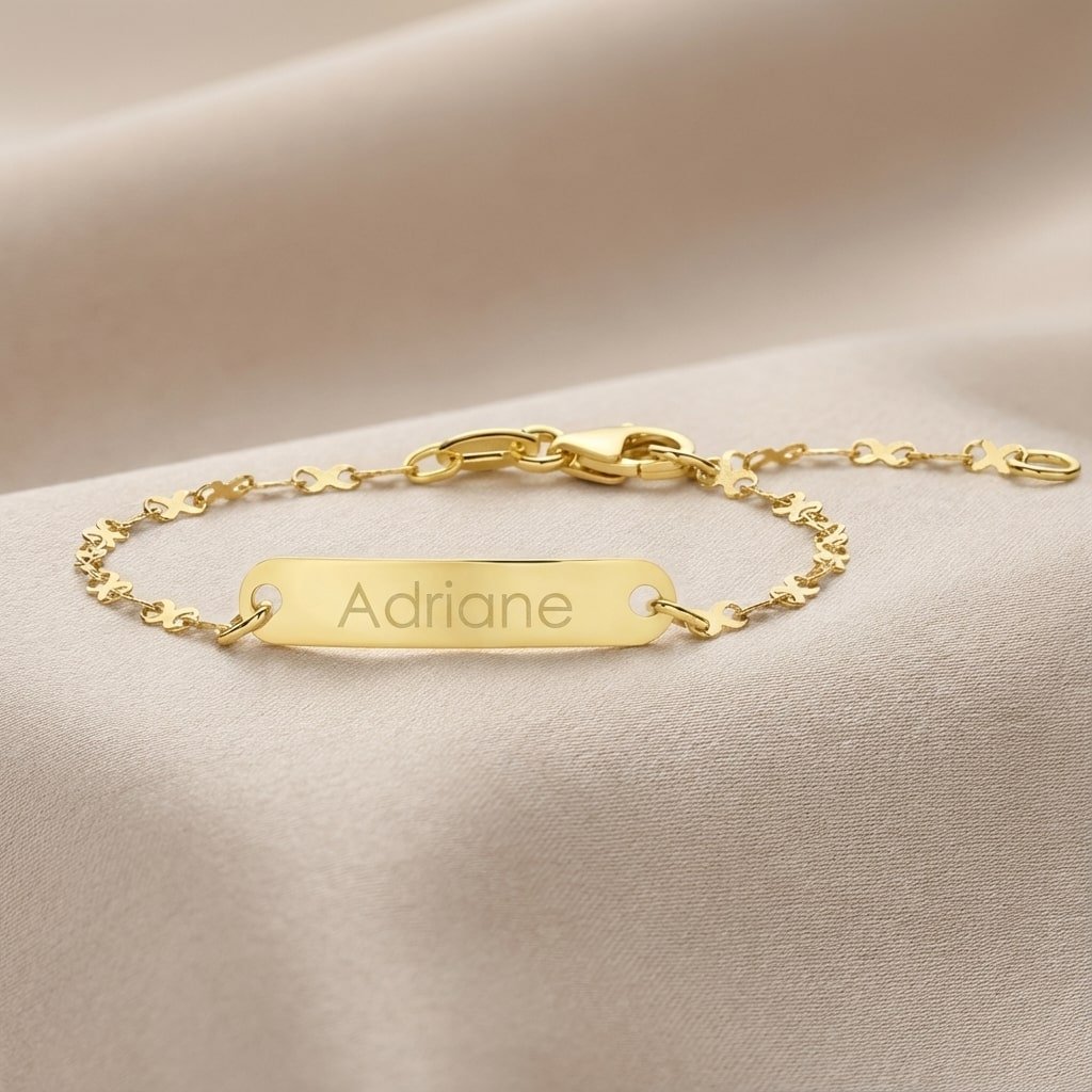 Gouden Baby armband met naamgravure Fantasie – Names4ever liggend