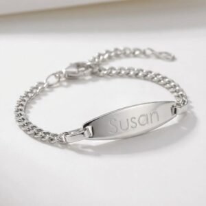 Ovaal Babyarmband figaro van zilver – Names4ever liggend