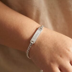Zilveren Baby armband met naamgravure Figaro – Names4ever model