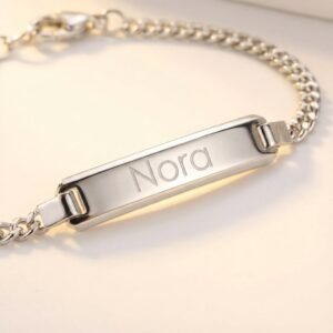 Zilveren Baby armband met gravure – Names4ever