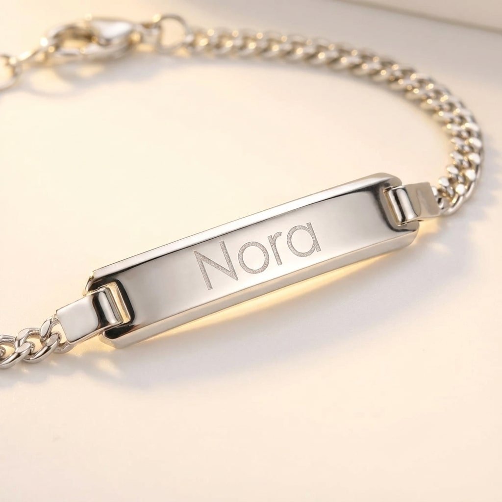 Zilveren Baby armband met gravure – Names4ever