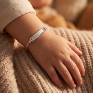 Zilveren Baby armband met gravure – Names4ever