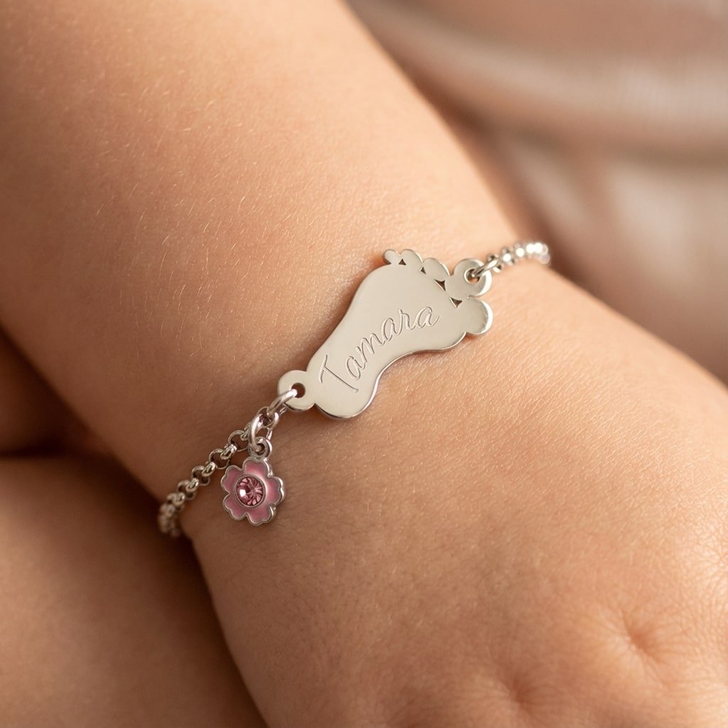 Names4ever Zilveren Baby Armband met Voetje / Naam graveren
