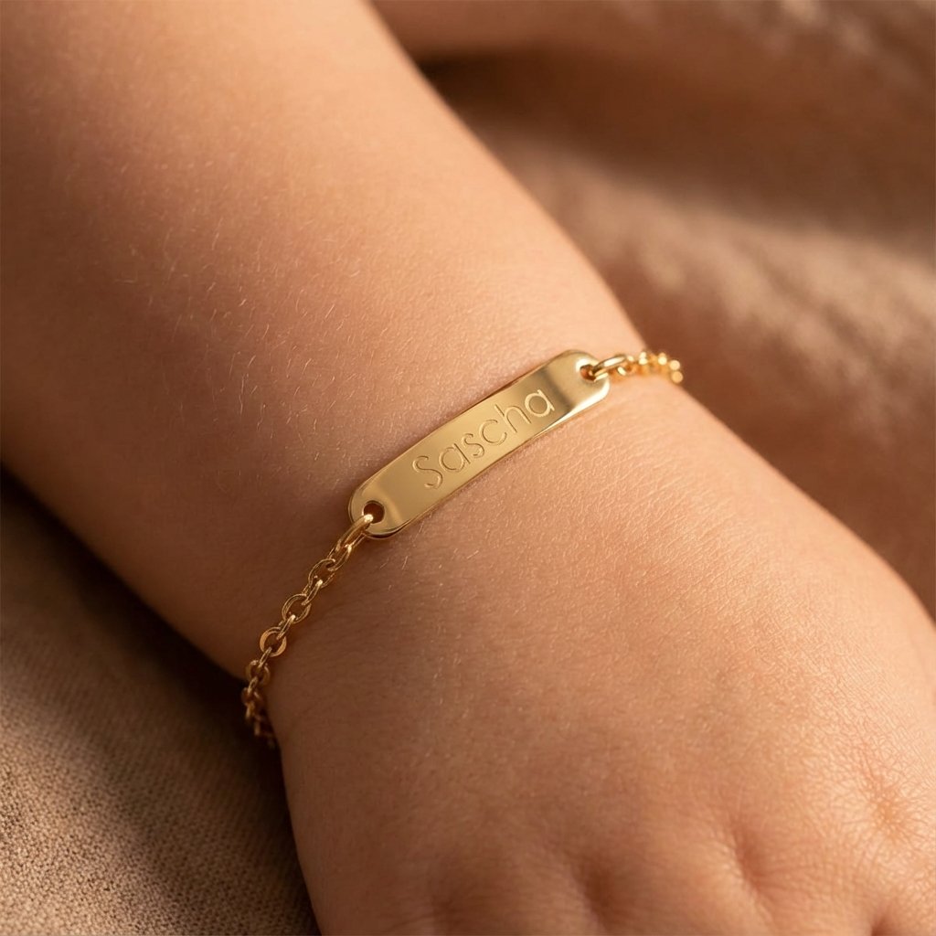 Gouden Baby armband met naamgravure Jasseron – Names4ever