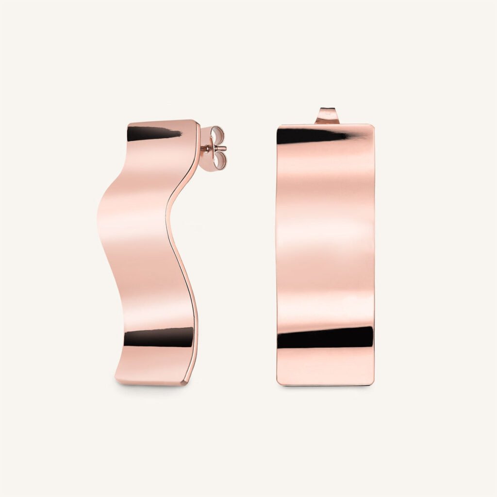 Rosefield Wave Charm oorbel – roségoudkleurig – productfoto 1