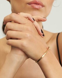Rosefield Twisted Bangle – goudkleurig – productfoto 2