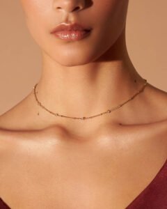 Rosefield Multi Crystal ketting – goudkleurig – productfoto 2
