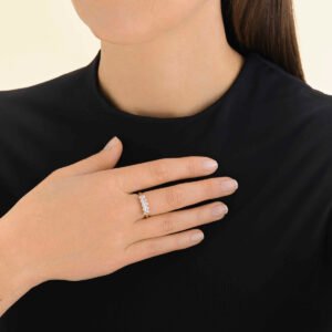 Rosefield Oval Crystal ring – goudkleurig – productfoto 2