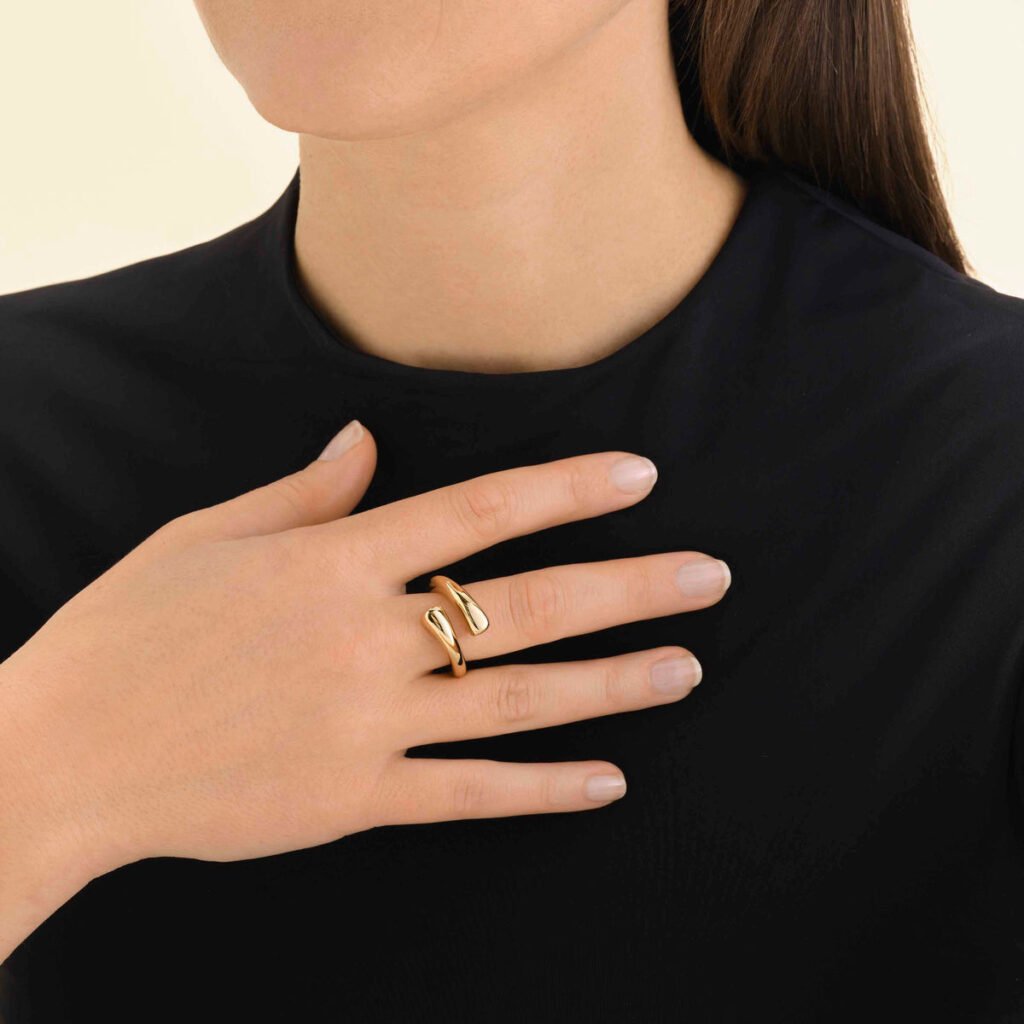 Rosefield Hugged ring – goudkleurig – productfoto 2