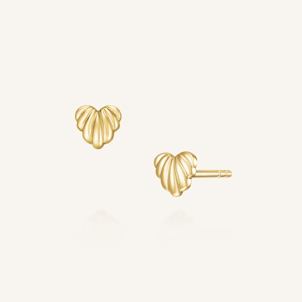 Rosefield Ridged Heart oorknopjes – 14 karaat goud – productfoto 1