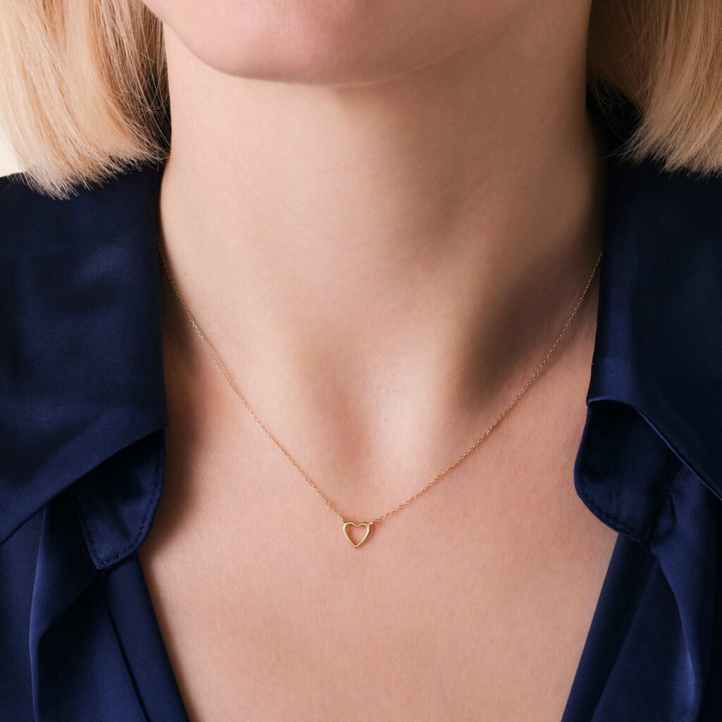 Rosefield Halo Heart ketting – 14 karaat goud – productfoto 2