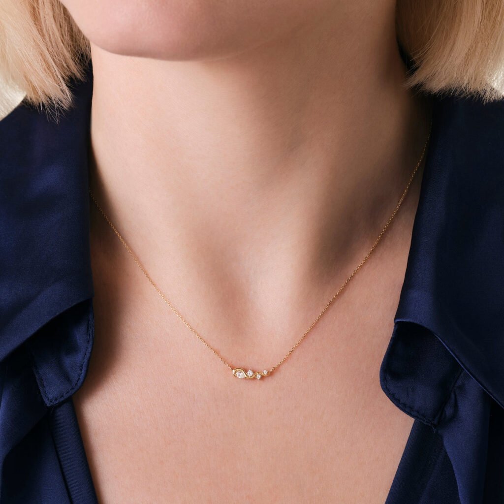 Rosefield Wave ketting – 14 karaat goud met labdiamanten – productfoto 2