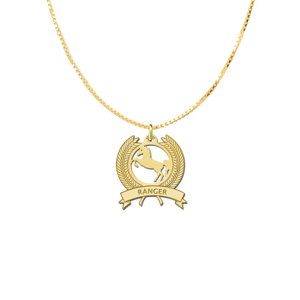 Gouden paardenhanger in krans met naam GNDH004 detail