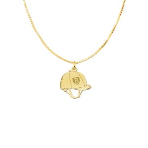 Gouden paardrijcap hanger met initiaal – GNDH001 – afbeelding 2