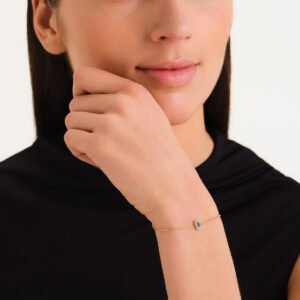 Rosefield Crystal Letter D armband – goudkleurig – productfoto 2