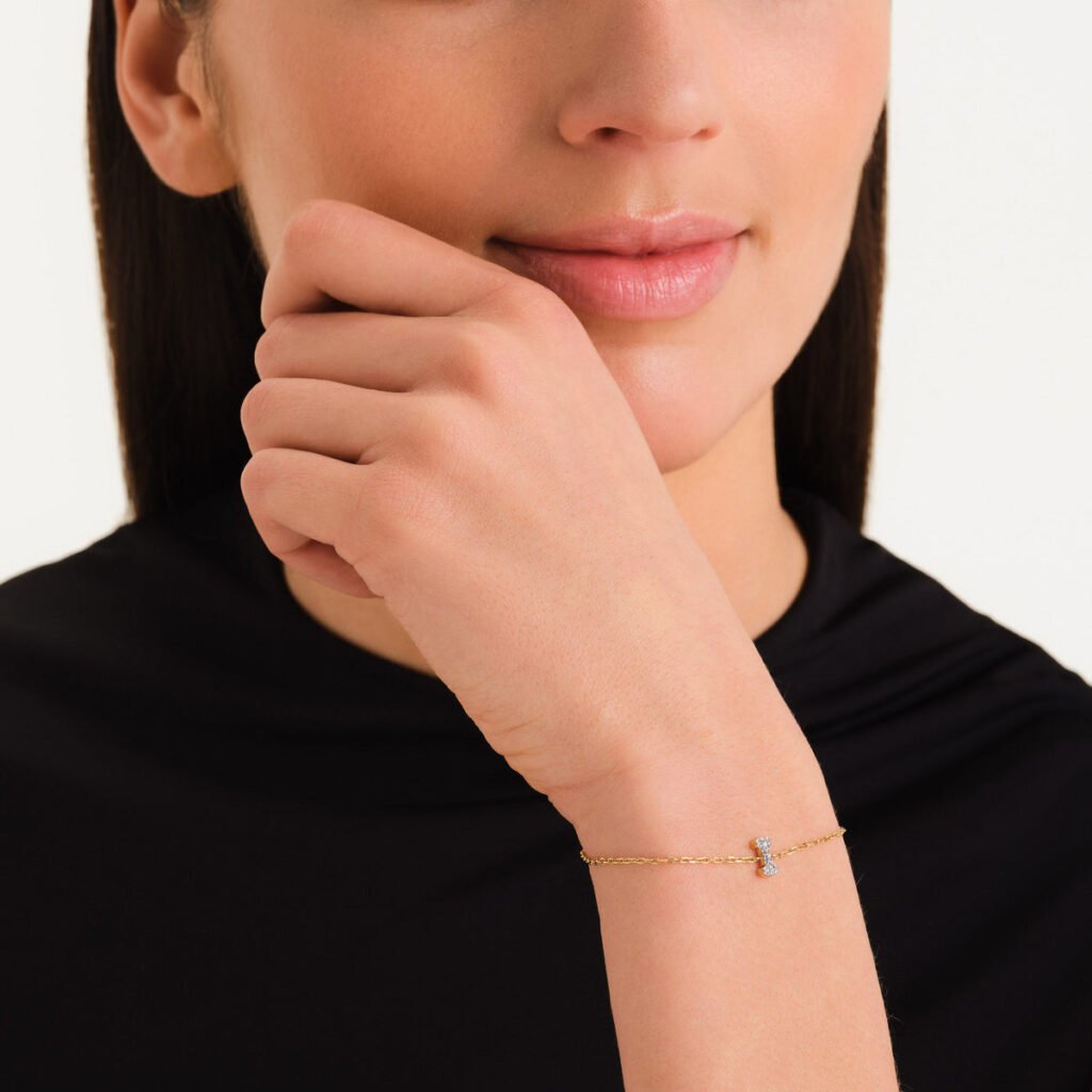 Rosefield Crystal Letter I armband – goudkleurig – productfoto 2