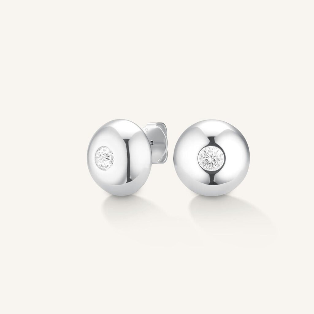 Rosefield Solitaire oorknopjes – goudkleurig / zilverkleurig – productfoto 2