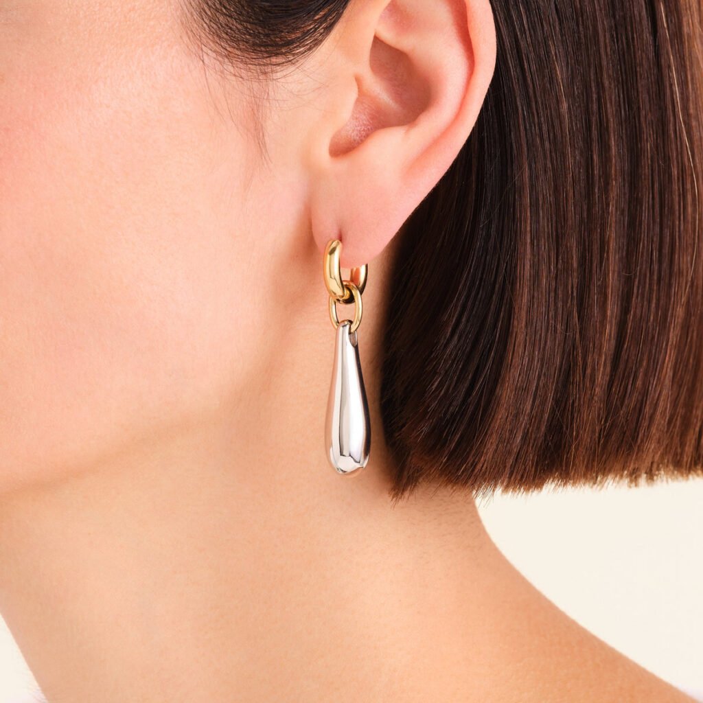 Rosefield Duotone Drop oorringen – bicolor / goudkleurig / zilverkleurig – productfoto 2