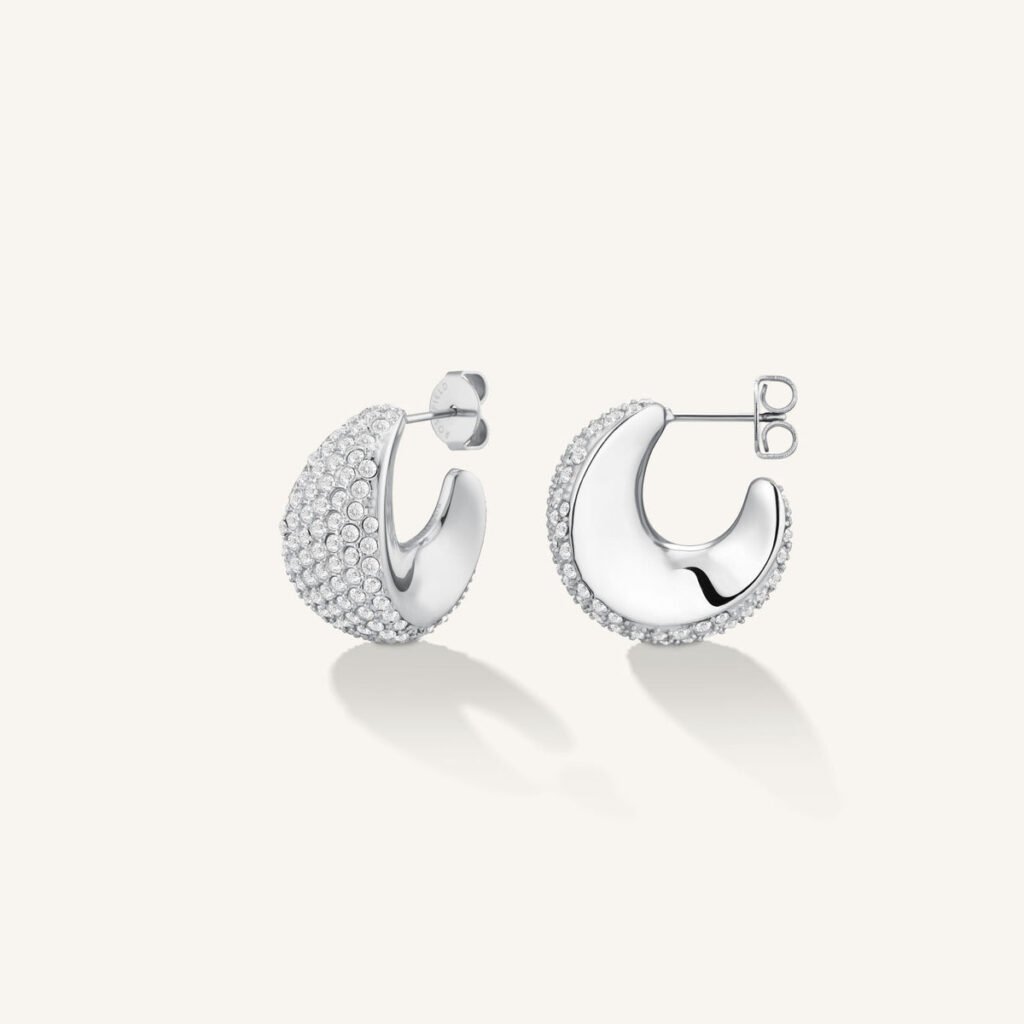Rosefield Pave Moon oorringen – goudkleurig / zilverkleurig – productfoto 2