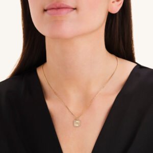 Rosefield Heart Amulet – goudkleurig – productfoto 2