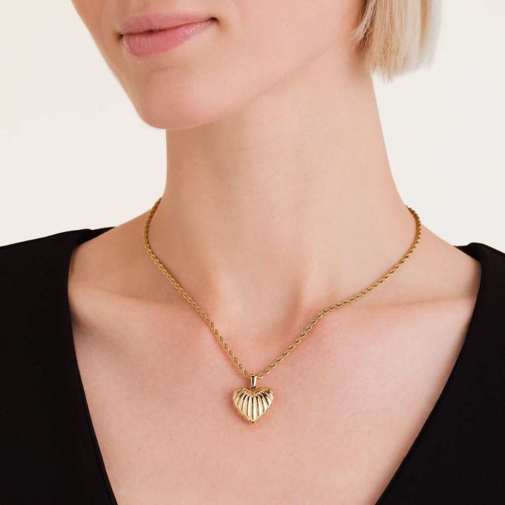 Rosefield Ridged Heart ketting – goudkleurig – productfoto 2