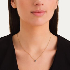 Rosefield Crystal Letter D ketting – goudkleurig – productfoto 2