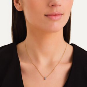 Rosefield Crystal Letter E ketting – goudkleurig – productfoto 2