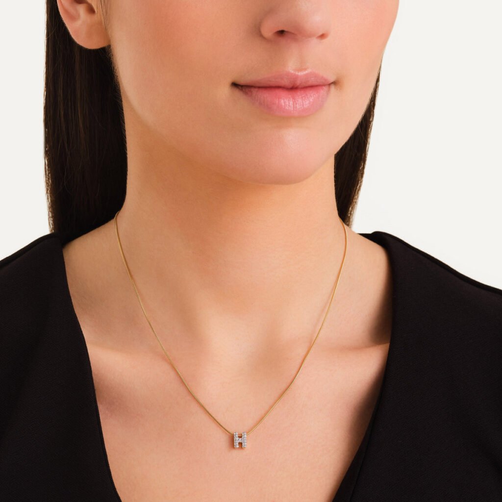 Rosefield Crystal Letter H ketting – goudkleurig – productfoto 2