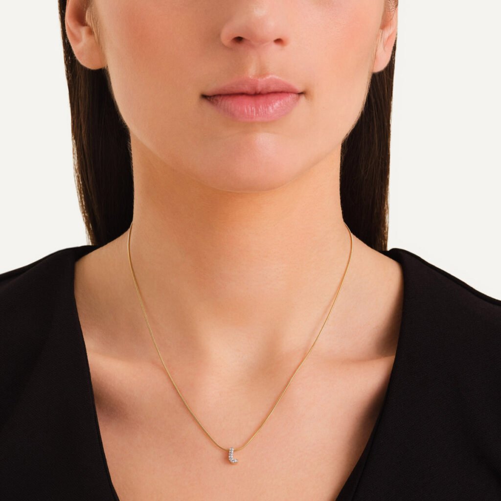 Rosefield Crystal Letter L ketting – goudkleurig – productfoto 2
