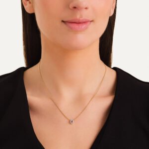 Rosefield Crystal Letter O ketting – goudkleurig – productfoto 2