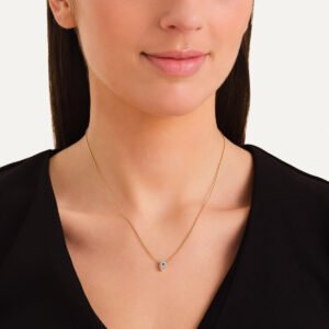 Rosefield Crystal Letter P ketting – goudkleurig – productfoto 2