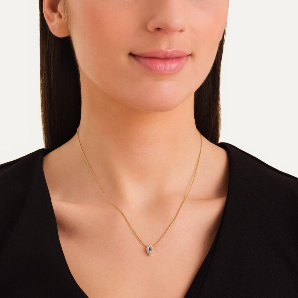 Rosefield Crystal Letter Q ketting – goudkleurig – productfoto 2