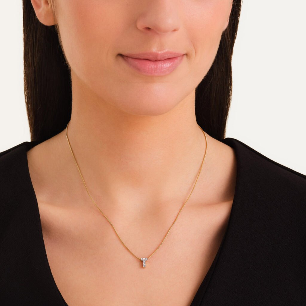 Rosefield Crystal Letter T ketting – goudkleurig – productfoto 2
