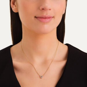 Rosefield Crystal Letter V ketting – goudkleurig – productfoto 2