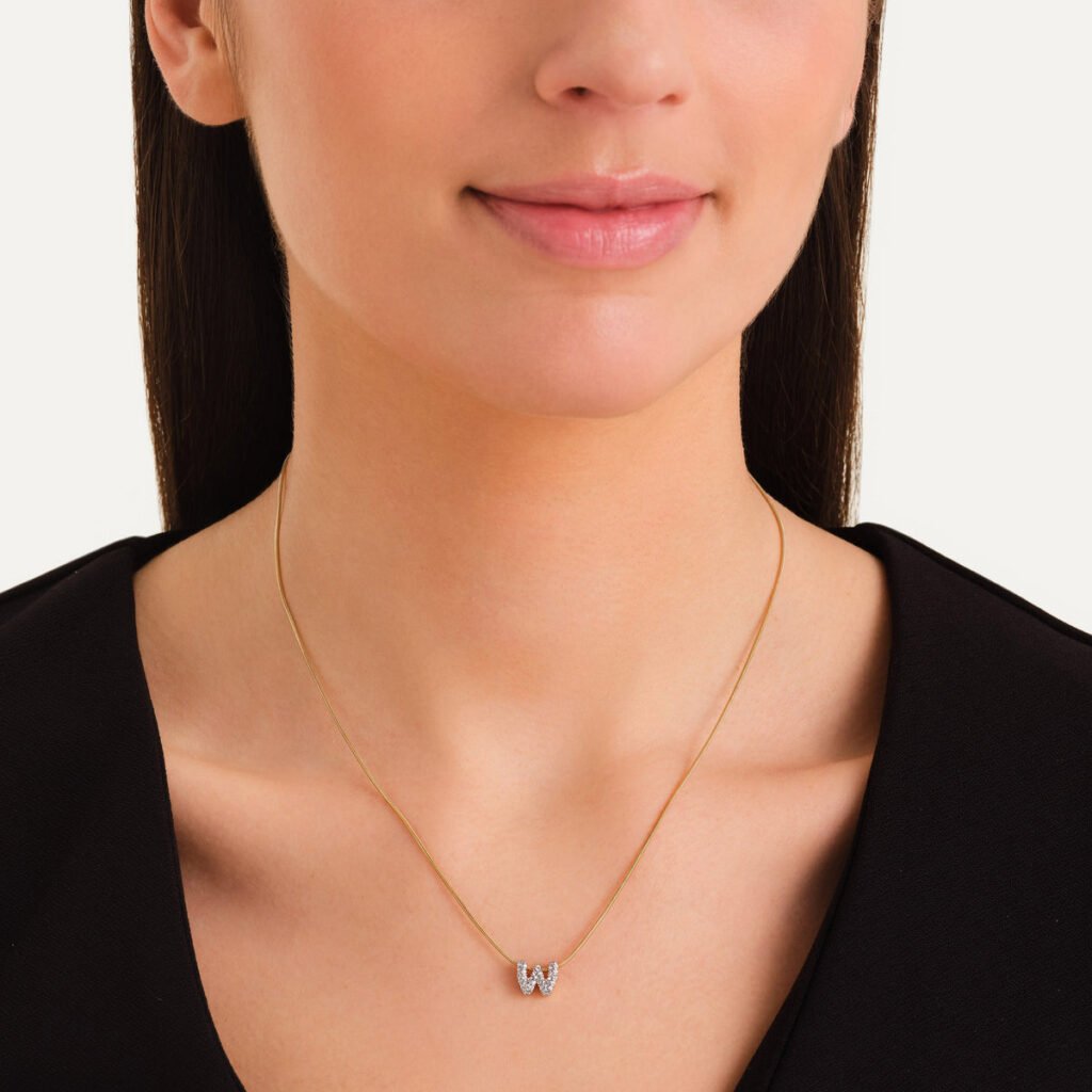 Rosefield Crystal Letter W ketting – goudkleurig – productfoto 2