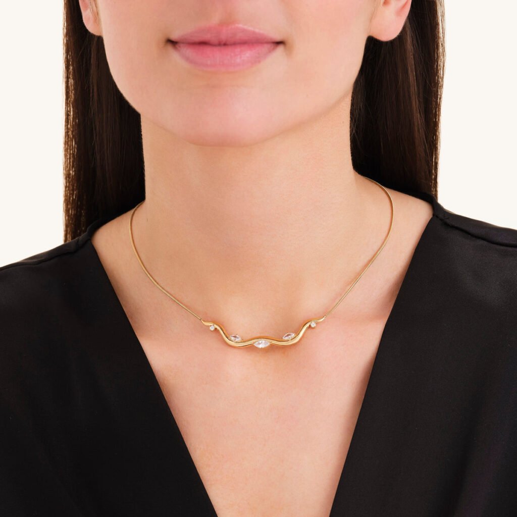 Rosefield Wave Choker – goudkleurig – productfoto 2