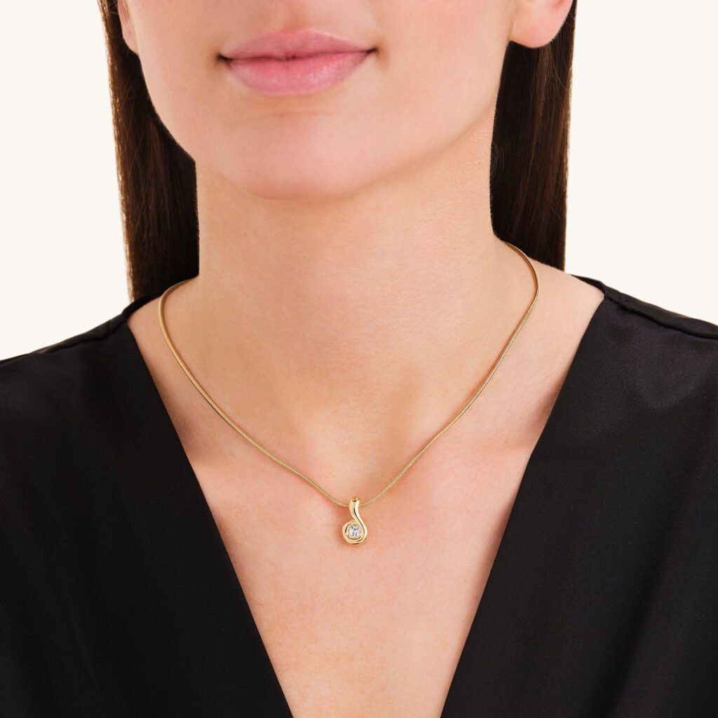 Rosefield Flow Pendant ketting – goudkleurig – productfoto 2