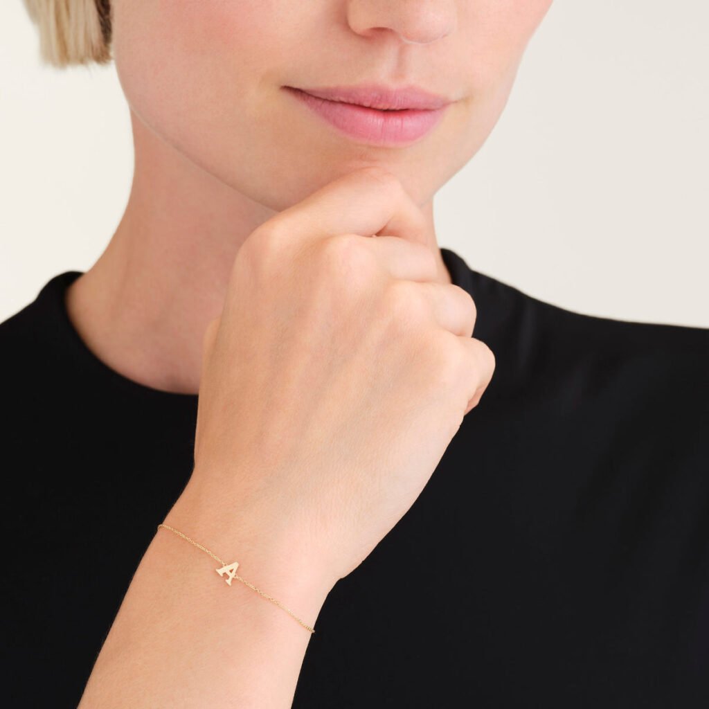 Rosefield Initial armband A – 14 karaat goud – productfoto 2
