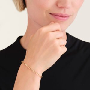 Rosefield Paperclip armband – 14 karaat goud – productfoto 2
