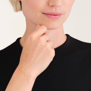 Rosefield Initial armband F – 14 karaat goud – productfoto 2