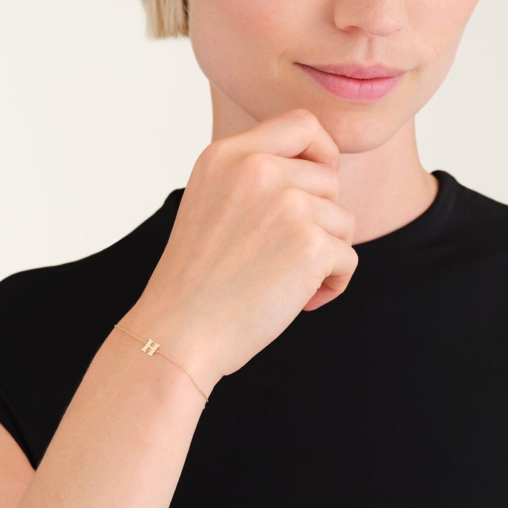 Rosefield Initial armband H – 14 karaat goud – productfoto 2